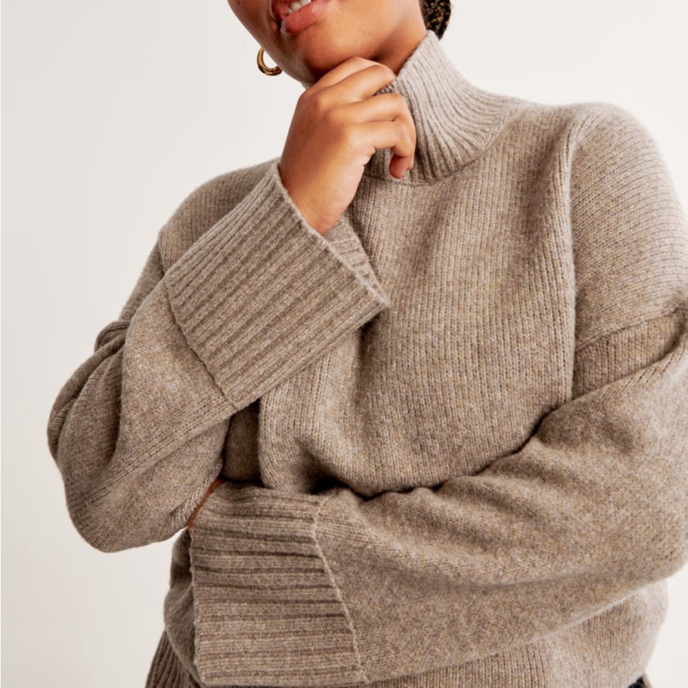 Abercrombie & Fitch Tuckable Easy Turtleneck Sweater - Taupe